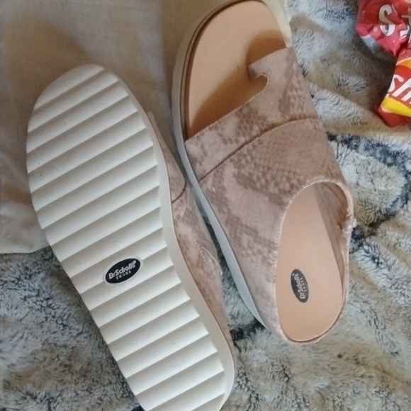 Dr Scholls slip on shoes. Sz 7.5 Worn once - Picture 4 of 5